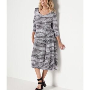 Truth + Style Dress ~ M Printed Knit Bubble Hem Abstract Dot Black White A399241